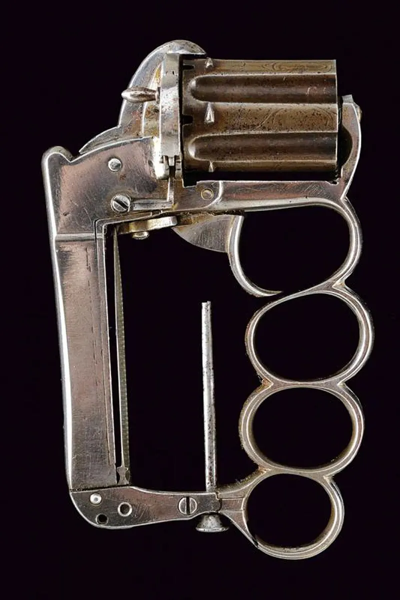 bizarre-guns-from-history-05.webp