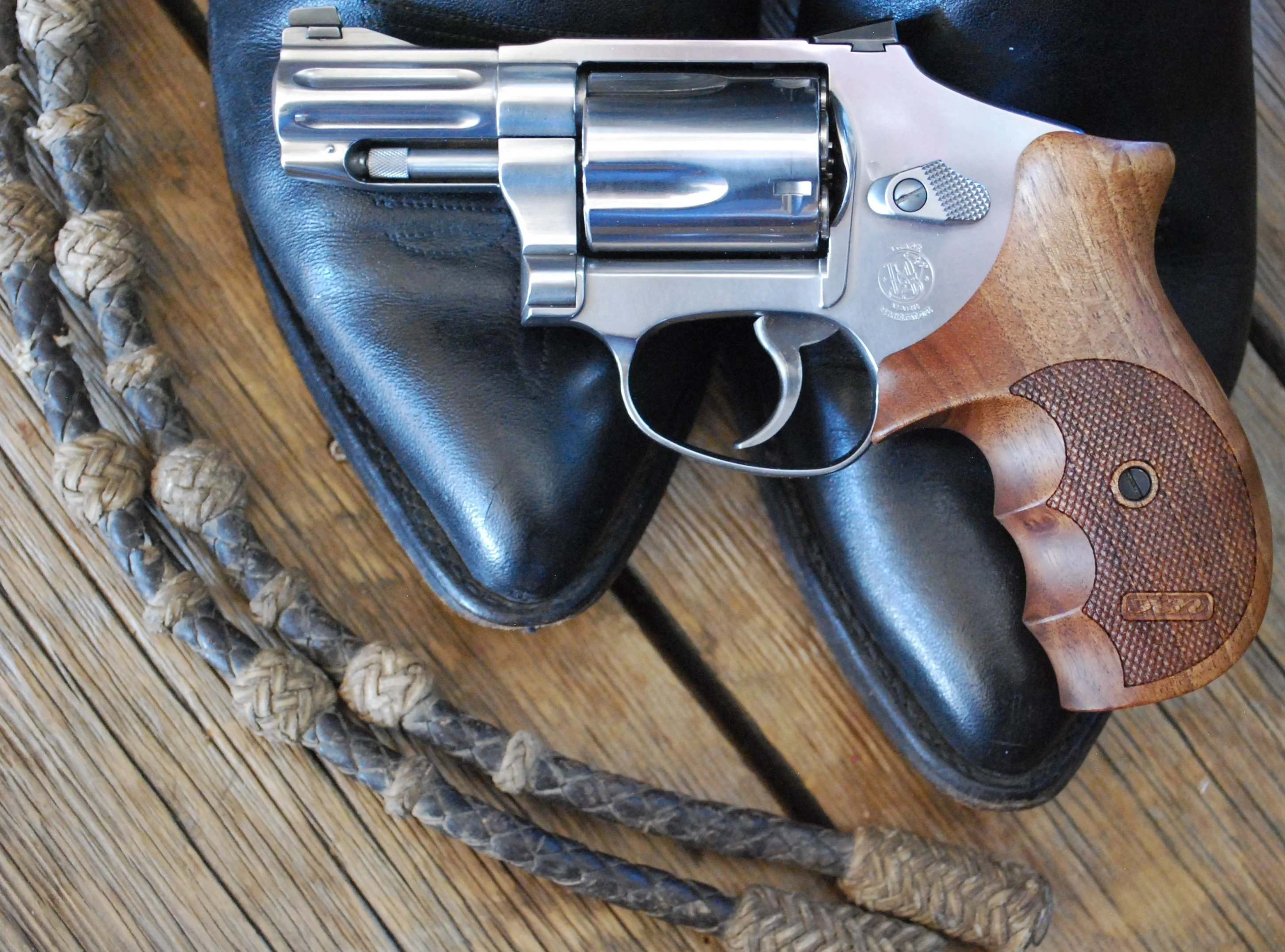 640 Pro, Karl Nill Centennial grips.webp